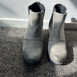 Ankle boots, lightly worn Sorels size 9